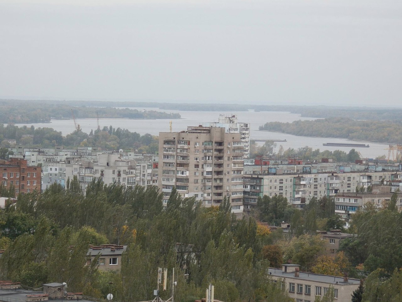 На Запорожье надвигается мощный циклон - людей просят оставаться в помещении и освободить дороги для спасателей