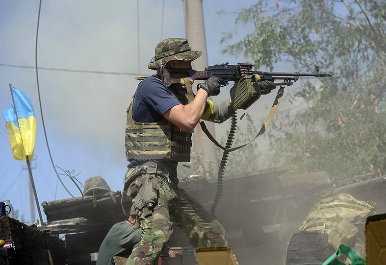 Украинские военные пытаются прорвать двойное окружение и вырваться из Иловайска