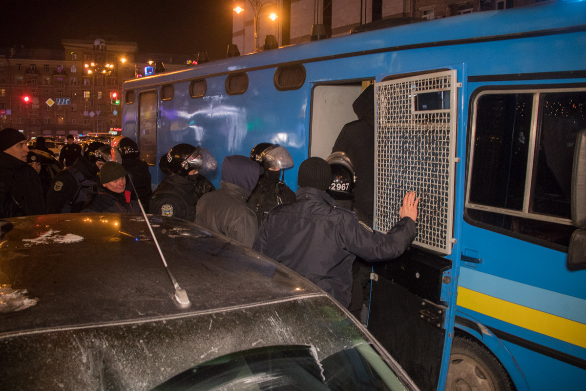 Активисты Зеленского устроили штурм офиса в центре Киева: стали известны подробности - кадры