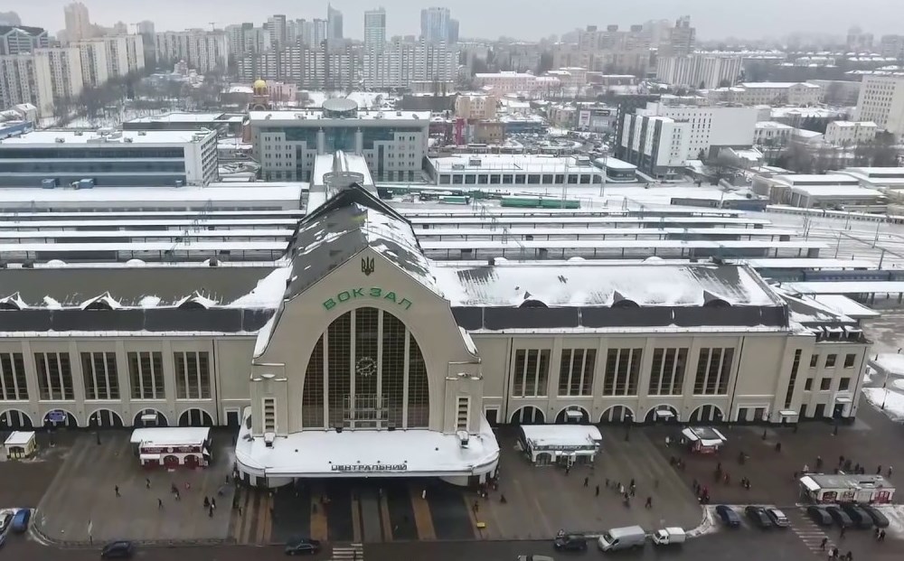 Переполох на вокзале в Киеве: всех людей срочно эвакуировали из-за тревожного звонка о пожаре - СМИ