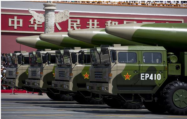 ​Жуткий страх и растерянность у Путина: Пекин стянул к российским границам новейшие ракетные комплексы