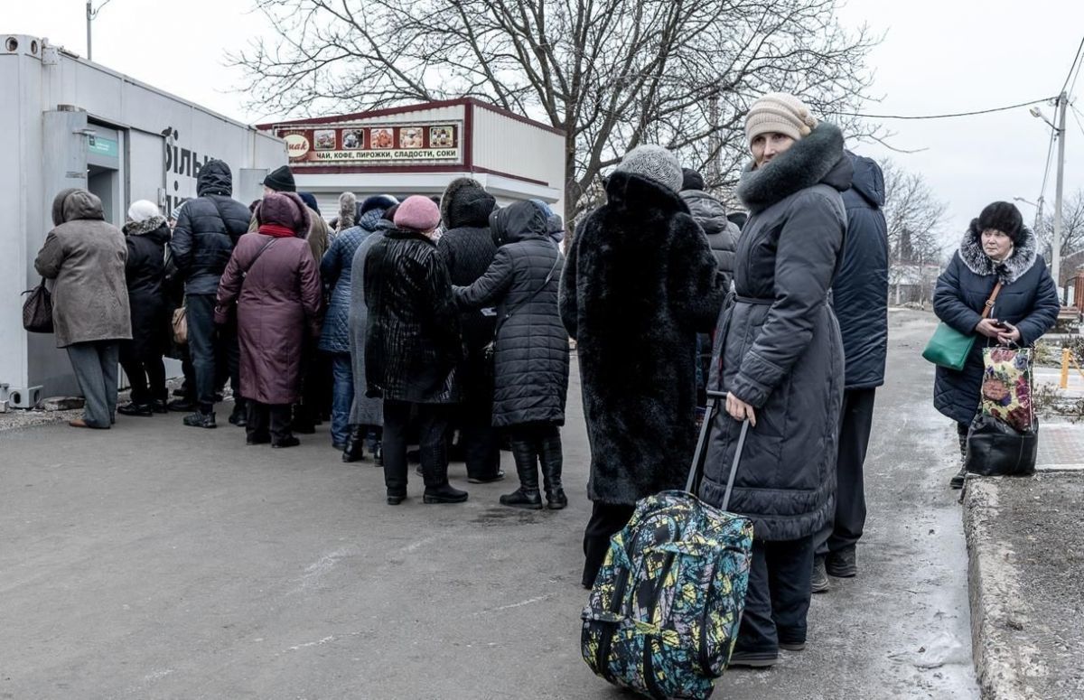 В Донецке люди требуют объяснений от "властей": "Вы представляете, что они творят?"