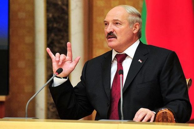 Средний палец "Газпрому" от Лукашенко: в Иране подтвердили договор с Беларусью на поставку 600 тысяч баррелей нефти
