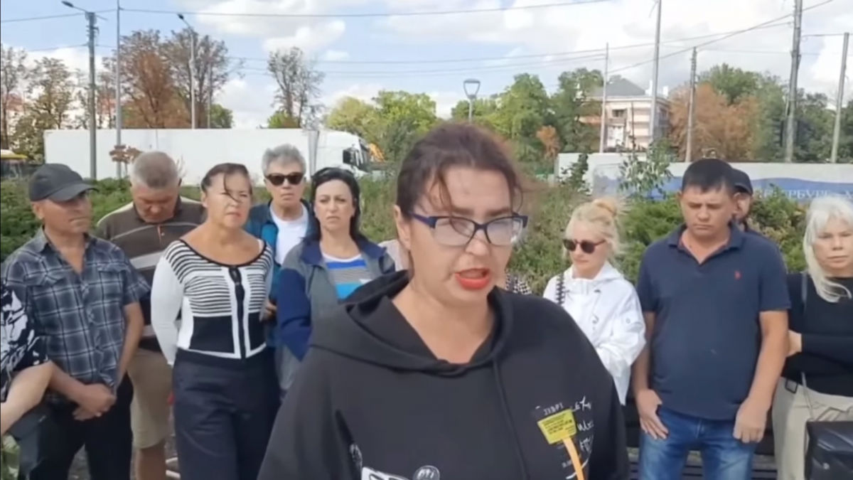 "На каком основании?" - жители Мариуполя возмущены решением властей РФ