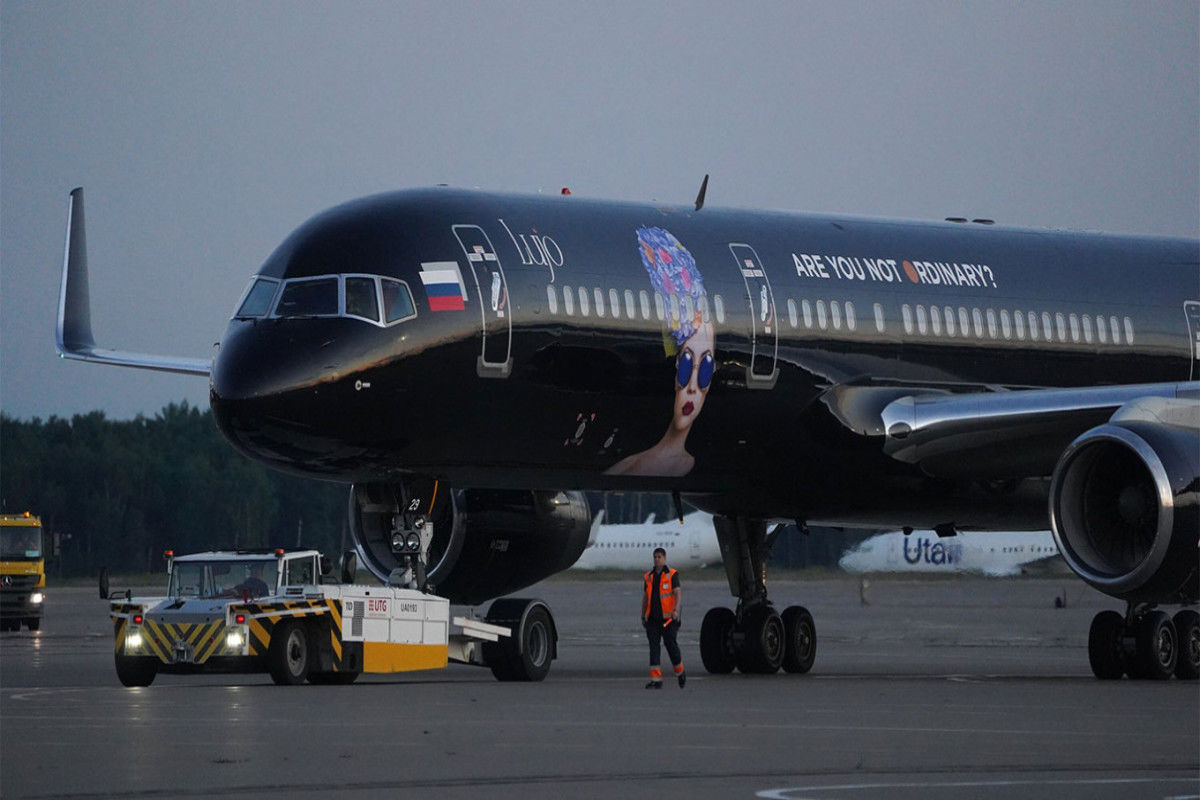 Иран ввел запрет на полеты для российской авиакомпании Azur Air из-за долгов