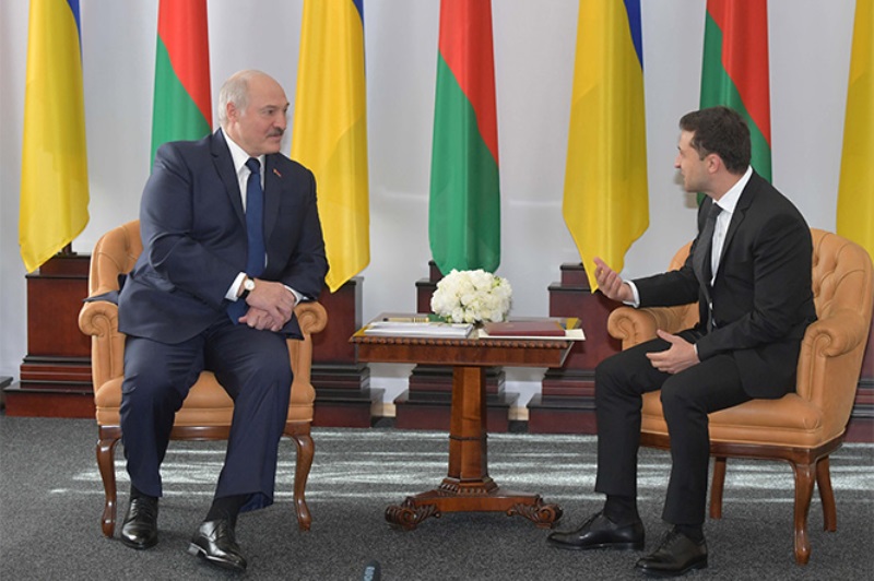 Лукашенко хочет вместе с Украиной слезть с российской "энергетической иглы"