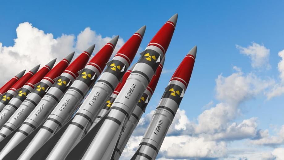 "Применим ядерное оружие", - в РФ предупреждают США о рисках поставок вооружения Украине