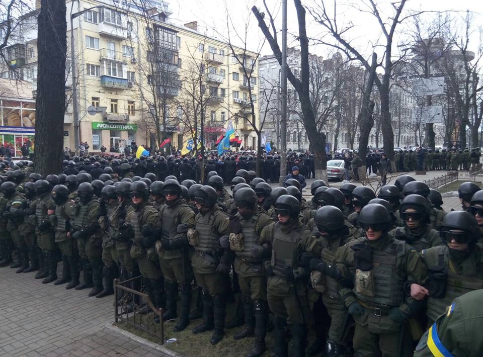 В центр Киева стягивают Нацгвардию из-за риска массовых драк: СМИ назвали причину наплыва силовиков 