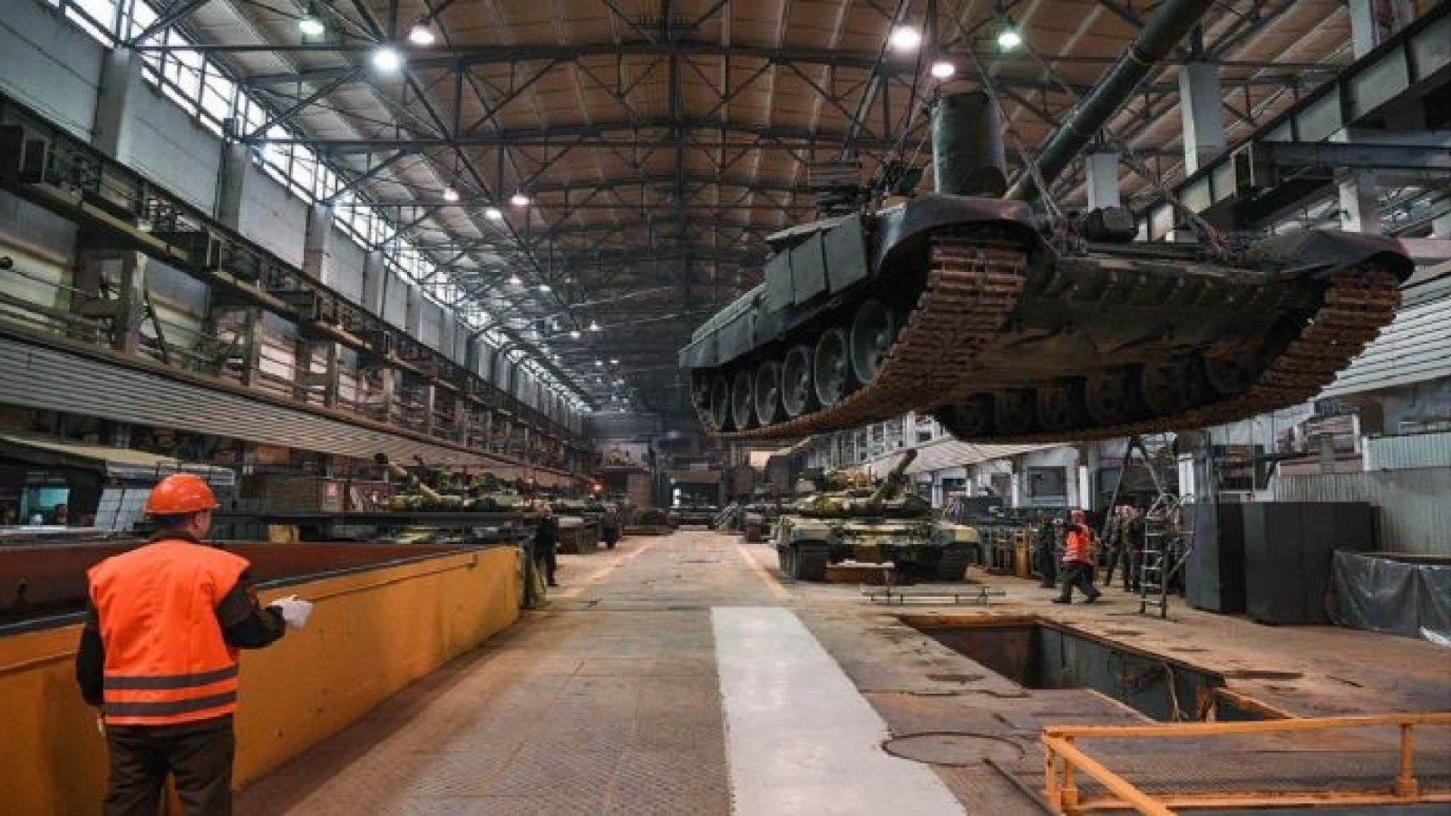 Предприятие по производству танков. Завод УВЗ В Нижнем Тагиле. Танковый завод в Нижнем Тагиле. Танковый завод УВЗ. Территория УВЗ Нижний Тагил.