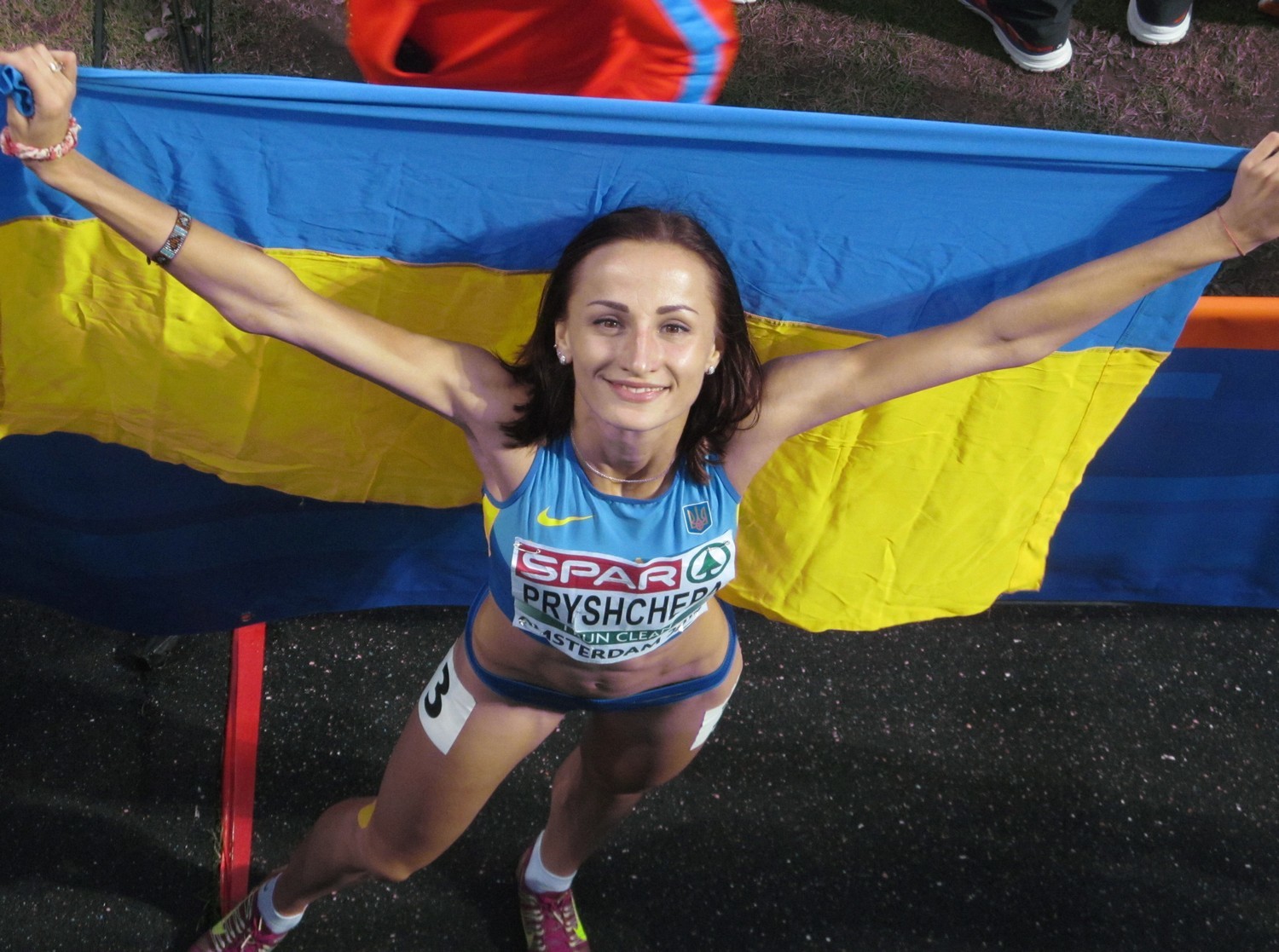 Придя к финишу, вернулась помочь сопернице - благородный поступок украинской бегуньи Прищепы на ЧЕ поразил мир