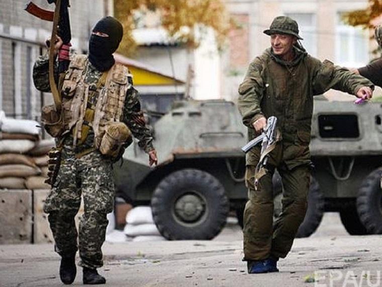  Пьяные российские военнослужащие на Донбассе жестоко избили местных жителей: есть информация о жертвах среди гражданских
