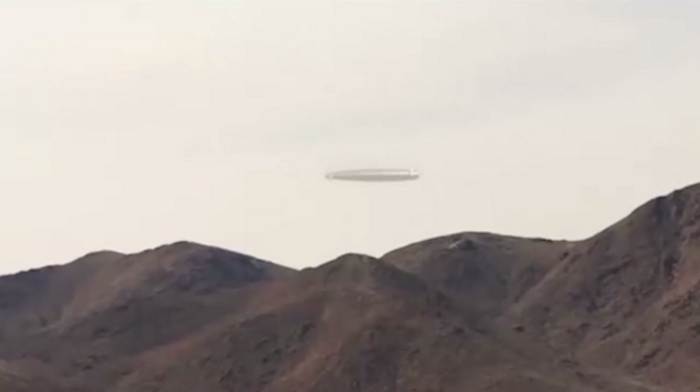 В Сети появилось шокирующее видео огромного корабля пришельцев, который появился над Северной Америкой