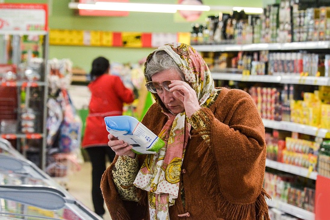 ​"Больше не потею… и не ем", - россияне шокированы ростом цен на дезодоранты, шампуни и продукты