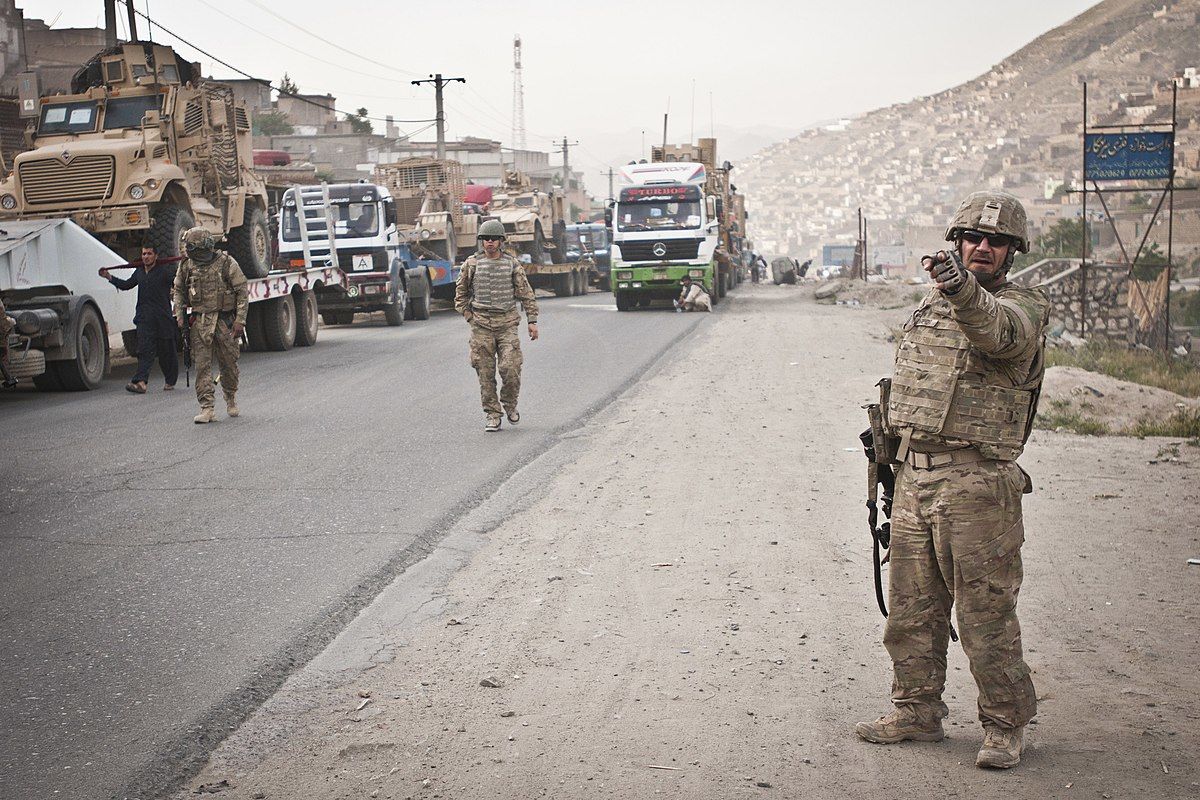 Талибан захватил еще 4 столицы провинций: армия США в Кабуле эвакуирует людей 