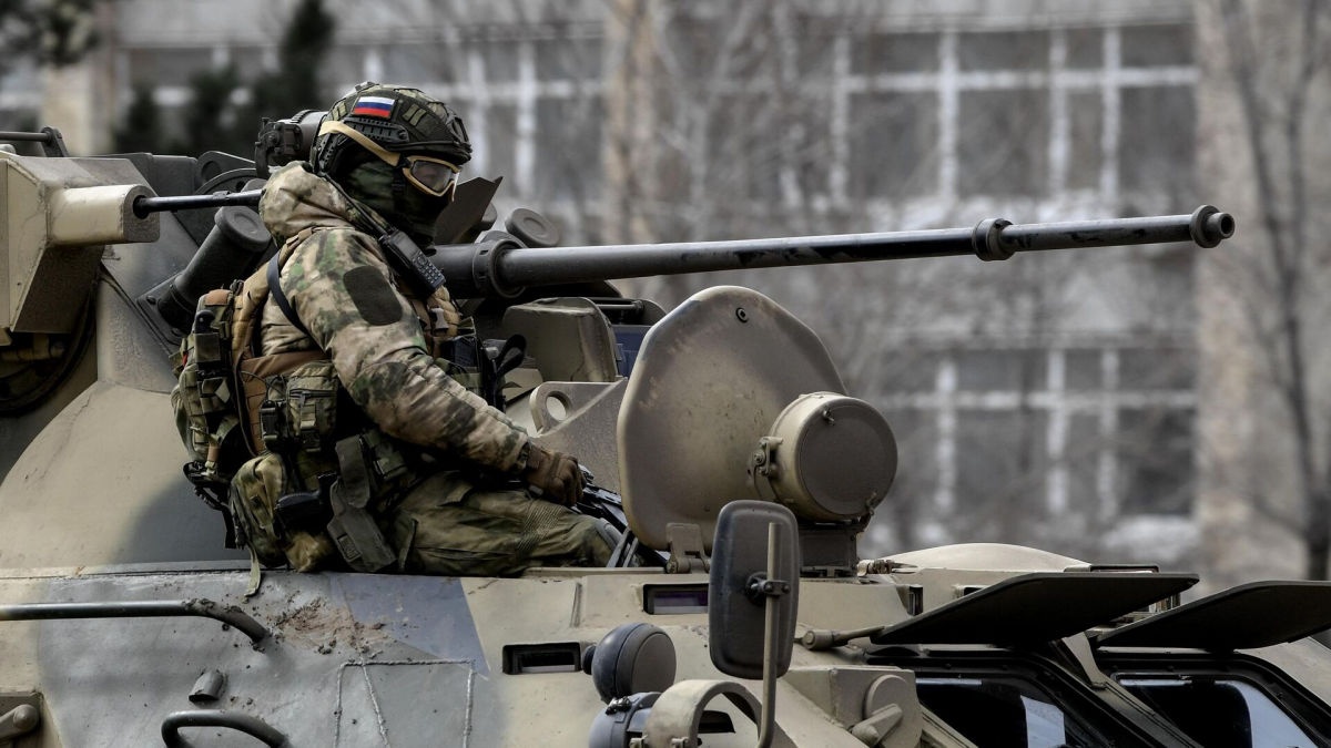 ​Оккупанты перебрасывают на север Крыма дополнительные войска: в ГУР озвучили главную причину