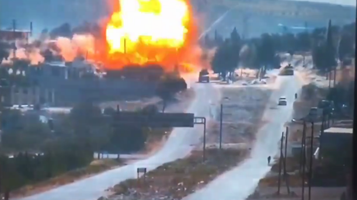 В Сирии подорвали колонну российских военных в провинции Идлиб: опубликован момент взрыва