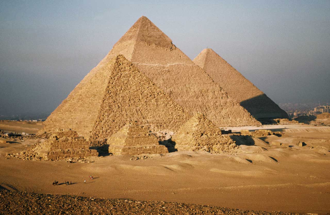 Возле египетских пирамид расстреляли туристов