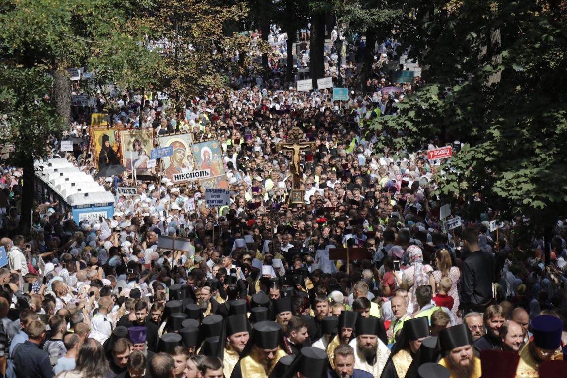 РПЦ свезла верующих со всей Украины на Крестный ход в Киеве: нашумевшие кадры