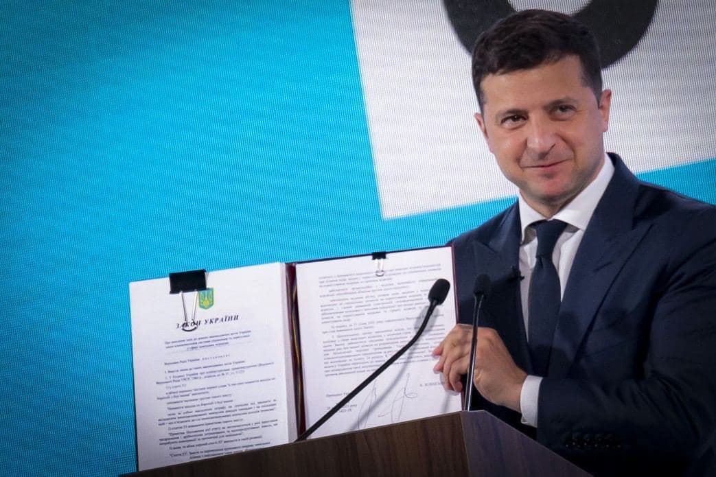 Зеленский отказался поддержать принятый Радой закон: "Был требованием ЕС для введения безвиза с Украиной"