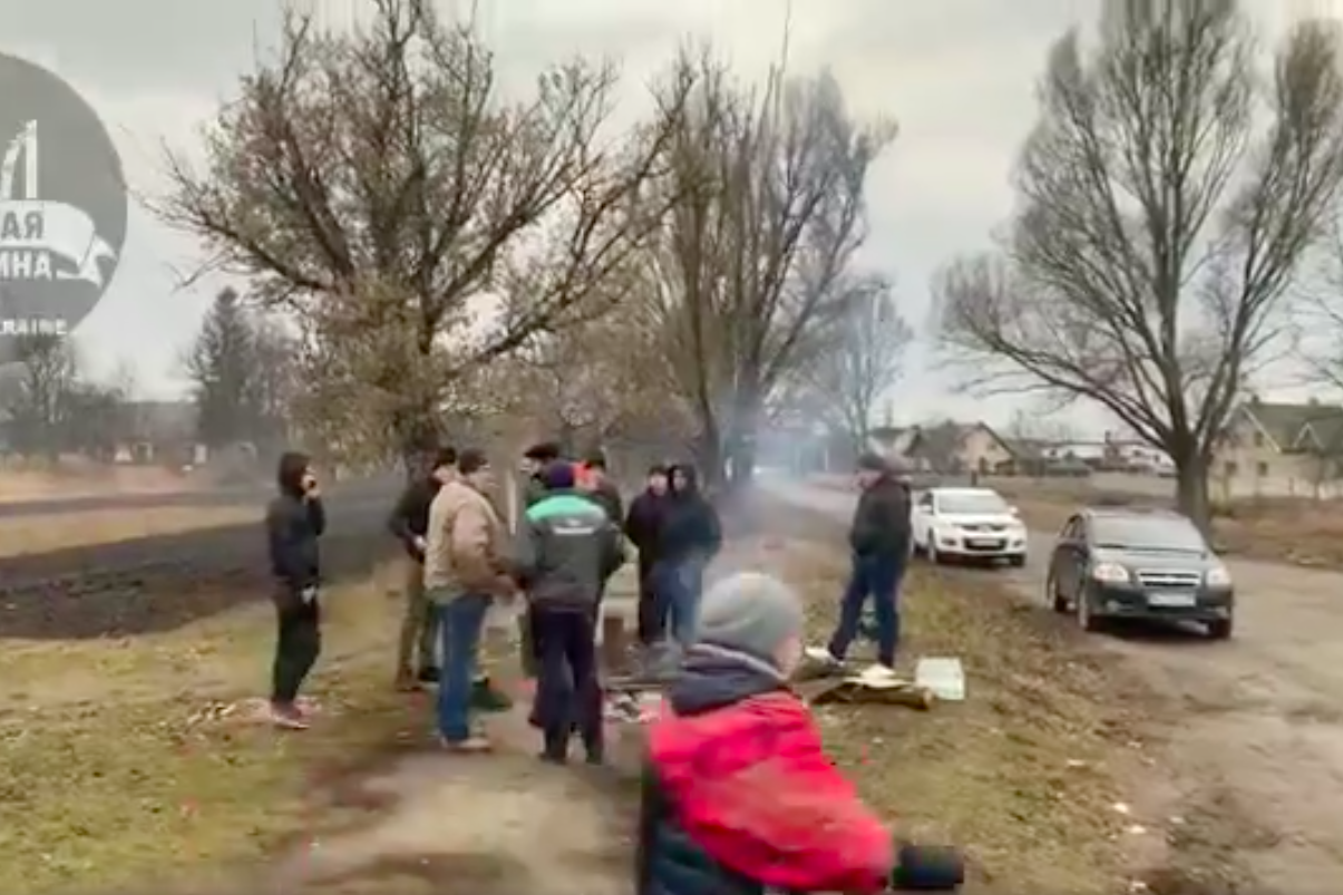 ​Под Тернополем строят блокпосты из-за эпидемии коронавируса Covid-2019 - эвакуация обернулась скандалом