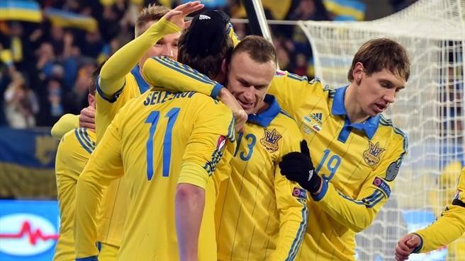 Украинским футболистам, совершившим подвиг в Словении, болельщики устроили триумфальную встречу в Киеве
