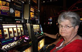 90-летняя жительница США осталась без джекопота в 42 миллиона долларов из-за ошибки автомата