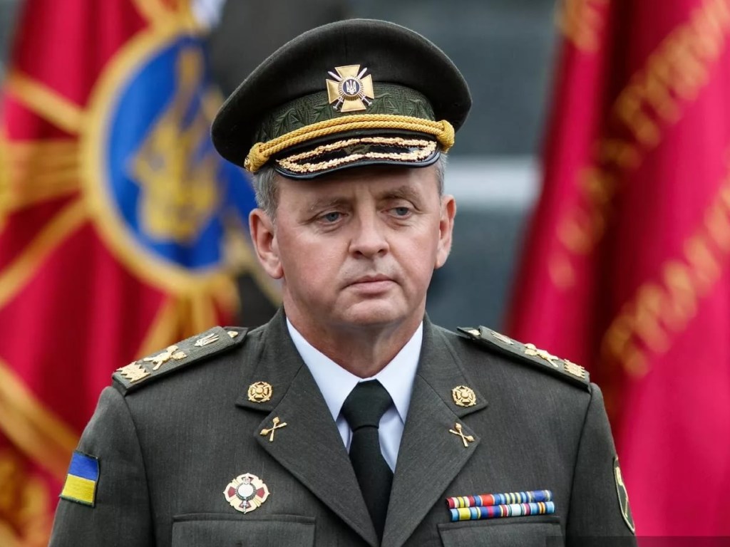 Зеленский внезапно уволил Муженко с военной службы: президент назвал причину 