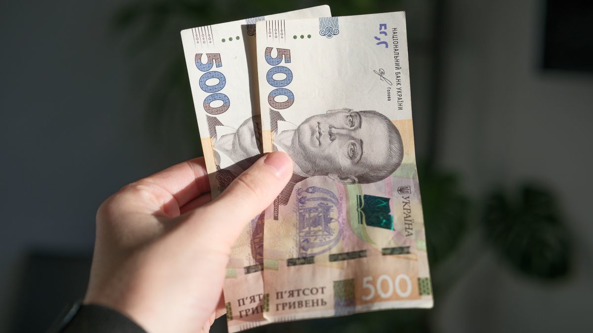 "Тысяча Зеленского" для всех украинцев: Шмыгаль рассказал, когда начнут выплачивать деньги