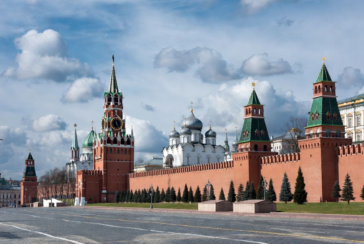 Песков сделал заявление об отмене "Бессмертного полка" в Москве