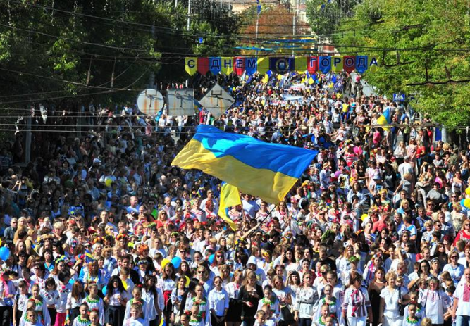 Мариуполь стал настоящим восточным форпостом Украины - в городе празднуют свержение "русского мира" и победу над террористами "ДНР"