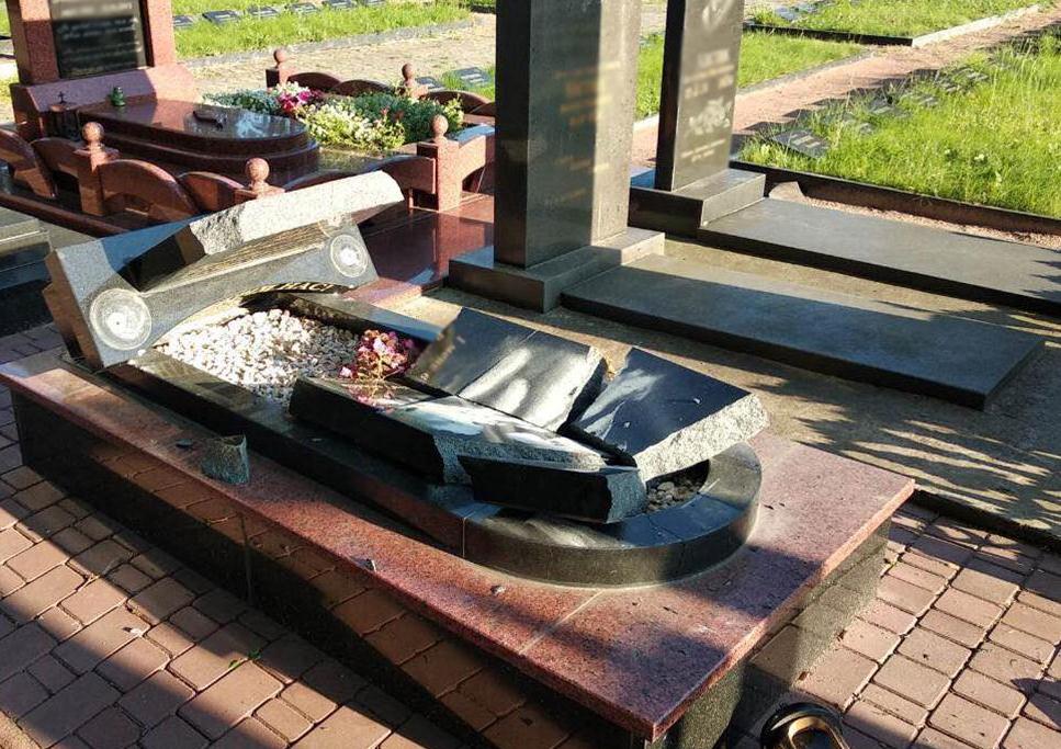 Варвары разгромили могилы бойцов АТО под Житомиром: опубликованы кадры с кладбища