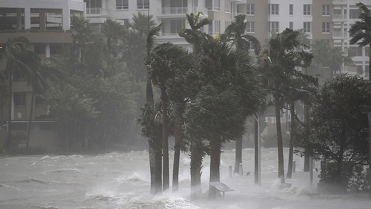 Страшный ураган "Дориан" в США: эвакуируют почти 1 млн людей - Трамп призвал молиться