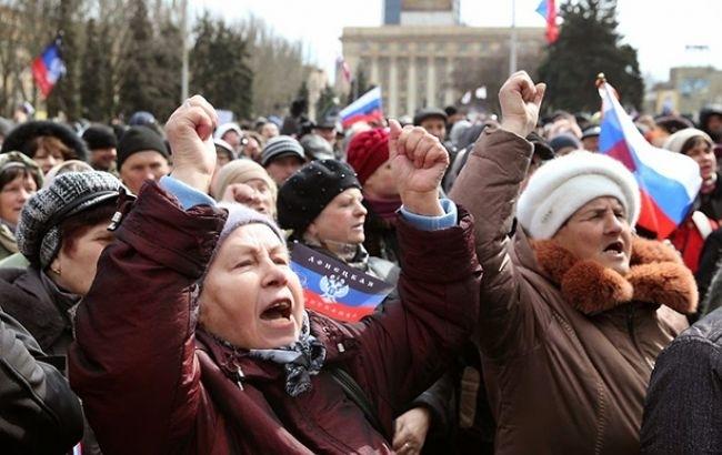 Россия везет сюда все плохое: скучающие за Украиной жители оккупированного Донецка рассказали о "прелестях" "вставания с колен" - подробности