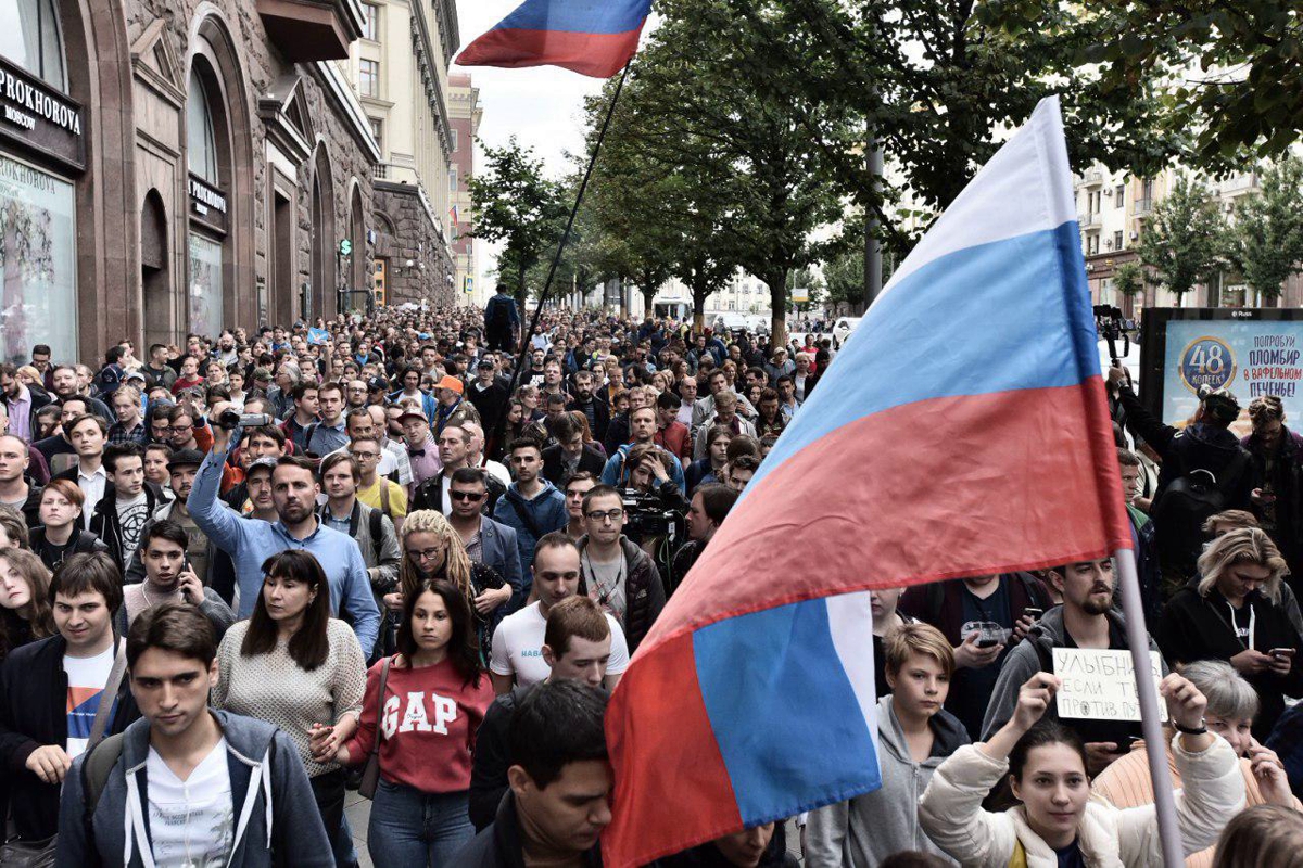 ​Москва восстала: тысячи людей пытаются прорваться в мэрию столицы РФ, ситуация на грани: кадры