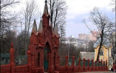 ГАИ Киева запретили парковку у кладбищ в поминальные дни