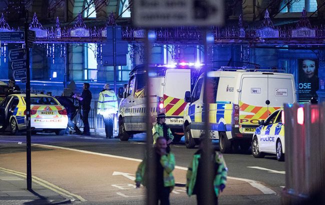"Трусливый акт терроризма!" - мэр Лондона гневно отреагировал на чудовищные взрывы в Манчестере и пообещал городу свою поддержку