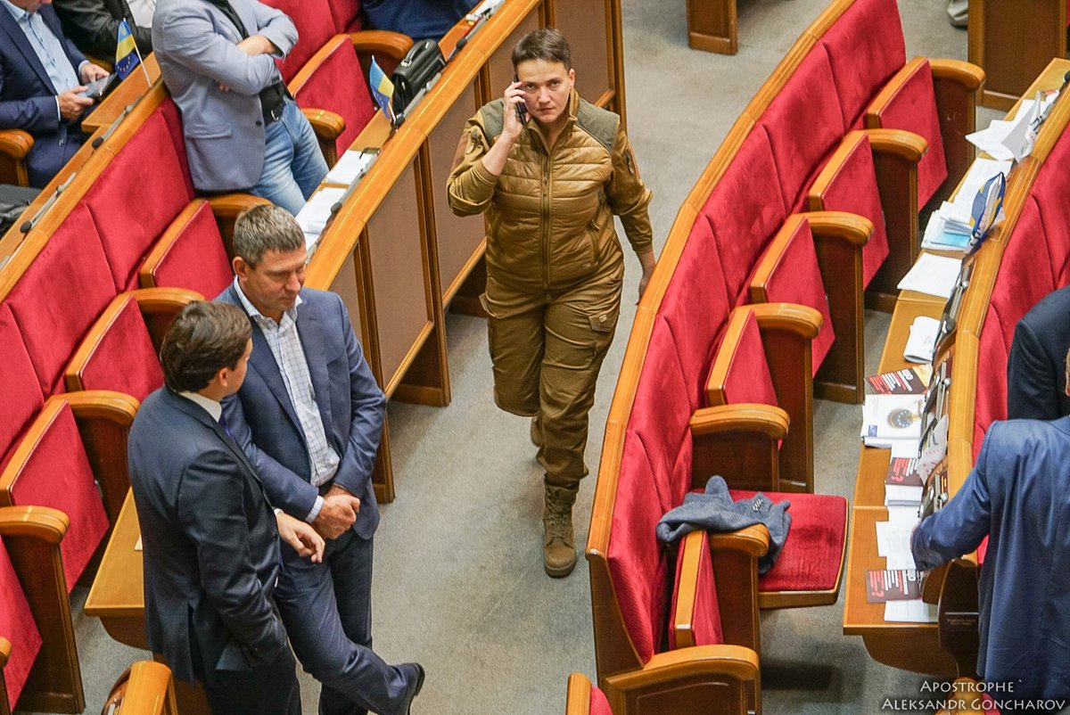 Убейте ее кутюрье: новый наряд Надежды Савченко "порвал" Сеть - кадры