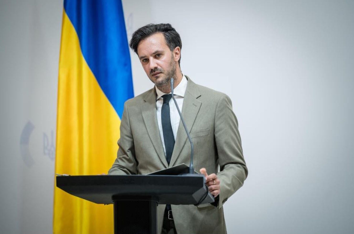 Украина отреагировала на слова Вэнса о "вмешательстве" украинской разведки в выборы в Венгрии 