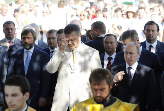 Янукович и Новинский осуществляли давление на предстоятеля УПЦ Владимира, чтобы он покинул свою должность – Луценко