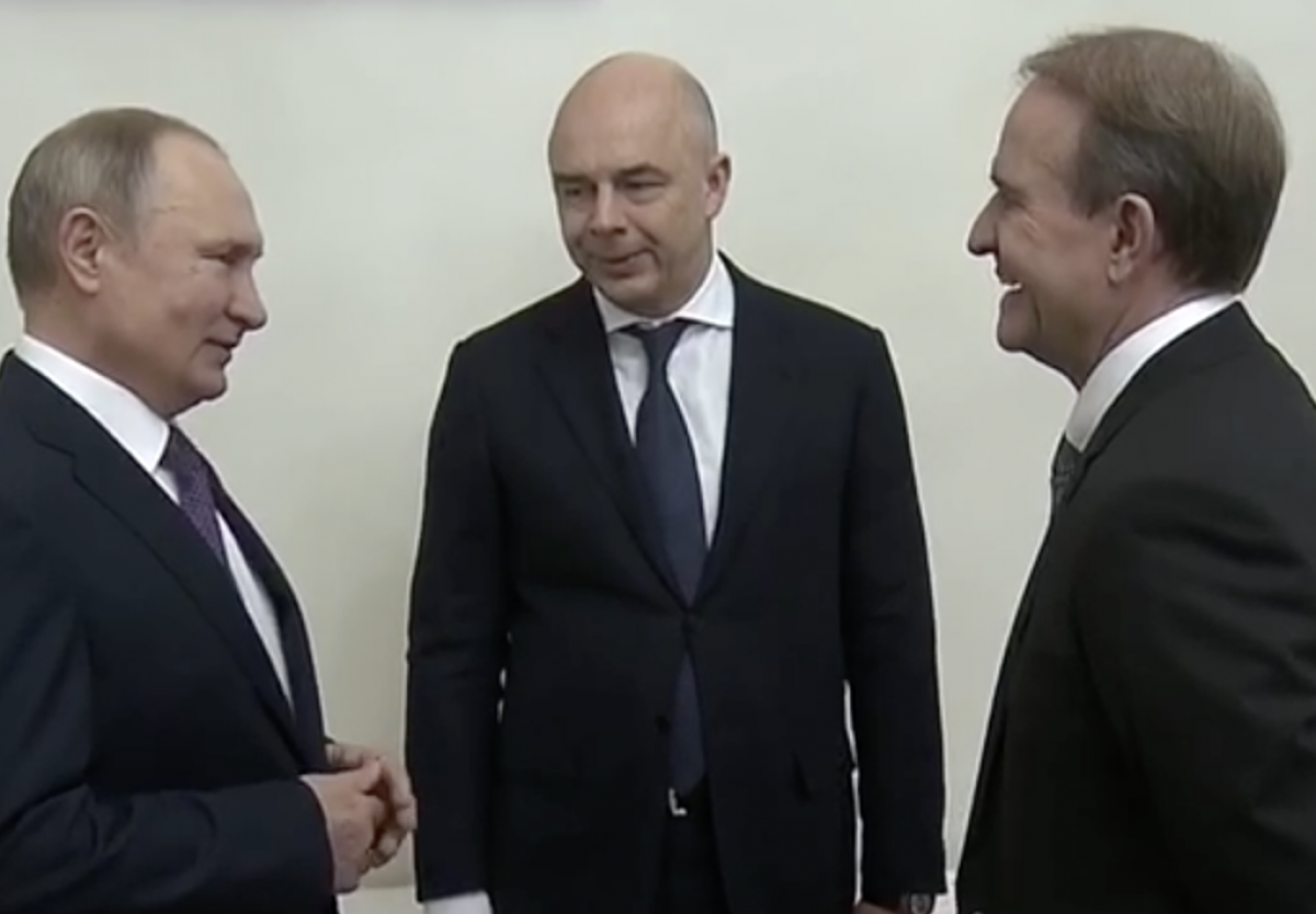 Путин подшутил над кумом Медведчуком в Петербурге: "Что здесь делаете, деньги делите?"