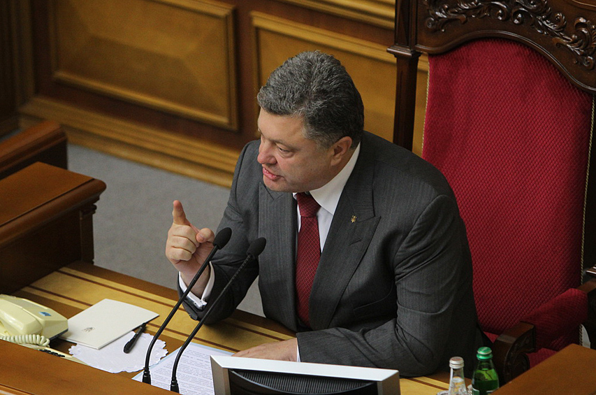 "Тимошенко отправилась в сверхбыстрый нокаут", - блогер про сильное выступление Порошенко в ВРУ