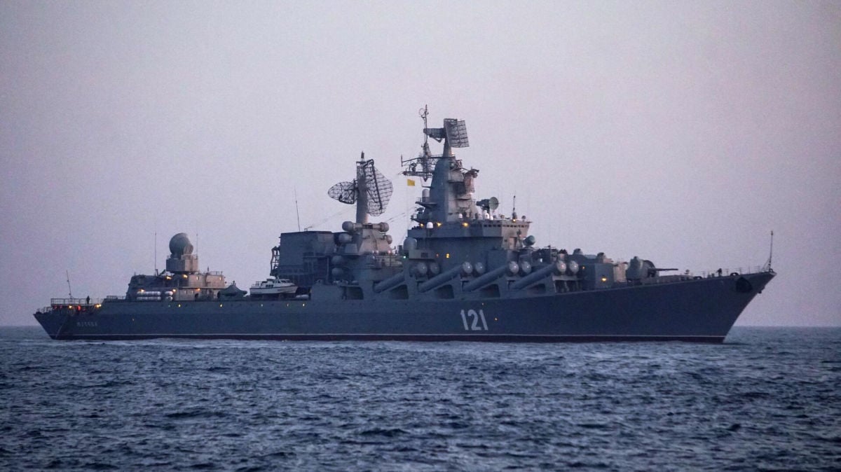 "Две пробоины, ляжет на бок", - в Сети появился аудиоперехват с места гибели крейсера "Москва"