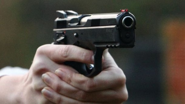 В Киеве свирепствуют "гангстеры": вооруженные бандиты ограбили мужчину на 10 тысяч долларов 