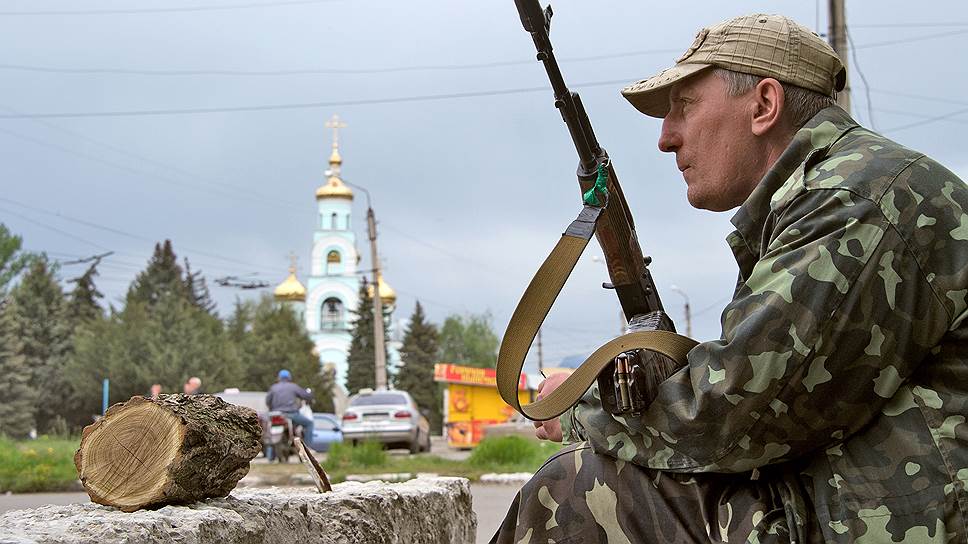 "Рейтинг": Треть украинцев хотят прекратить перемирие в Донбассе и продолжить наступление