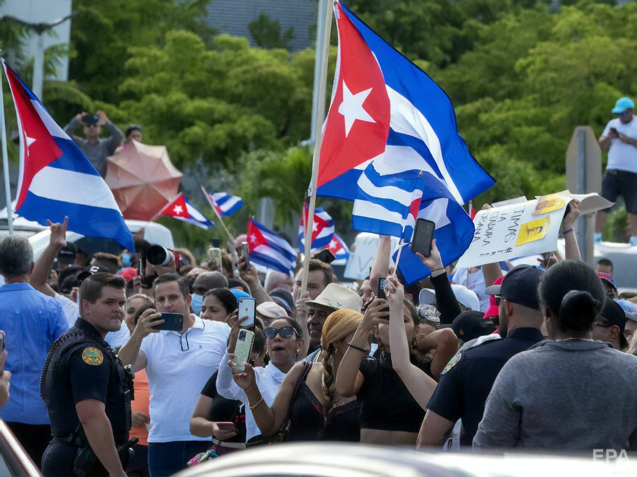 Впервые за 30 лет: на Кубе вспыхнул многотысячный протест против власти
