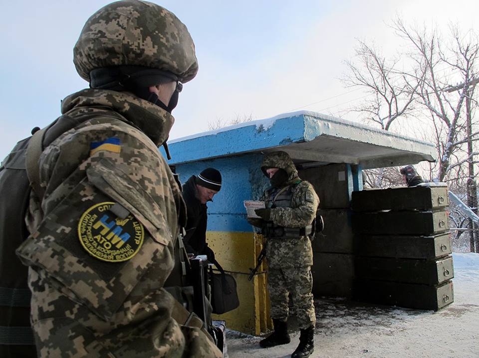 Ситуация с военным положением в Украине: на Донбасс запрещен въезд иностранцев - подробности