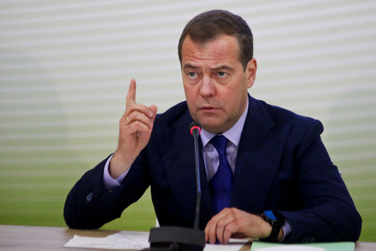 "Не уважают и не боятся", - почему Медведев начал требовать "уважения" от США
