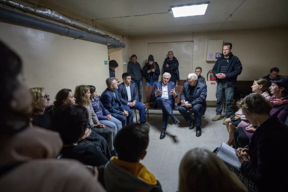 Штайнмайер, побывав в бомбоубежище на Черниговщине, дал обещание Украине