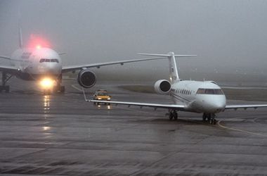 В Канаде самолет выкатился за пределы полосы 