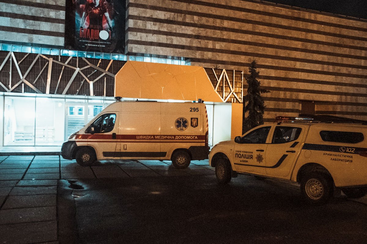 Со ссадинами и травмой головы: в Киеве в кинотеатре "Флоренция" обнаружен мертвый директор, детали